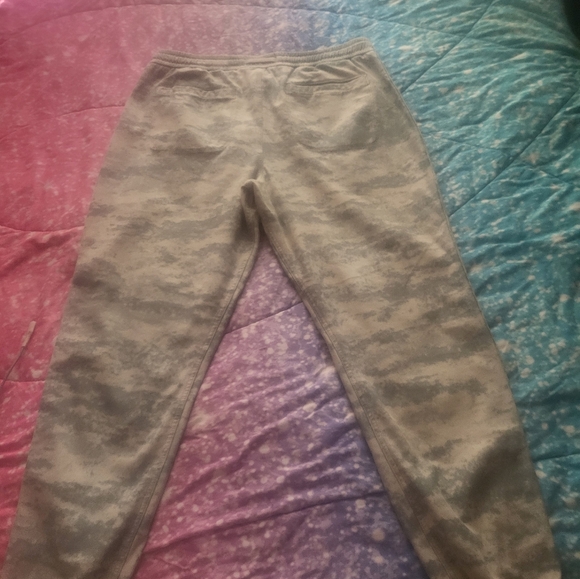 Athleta camo joggers - Picture 3 of 4